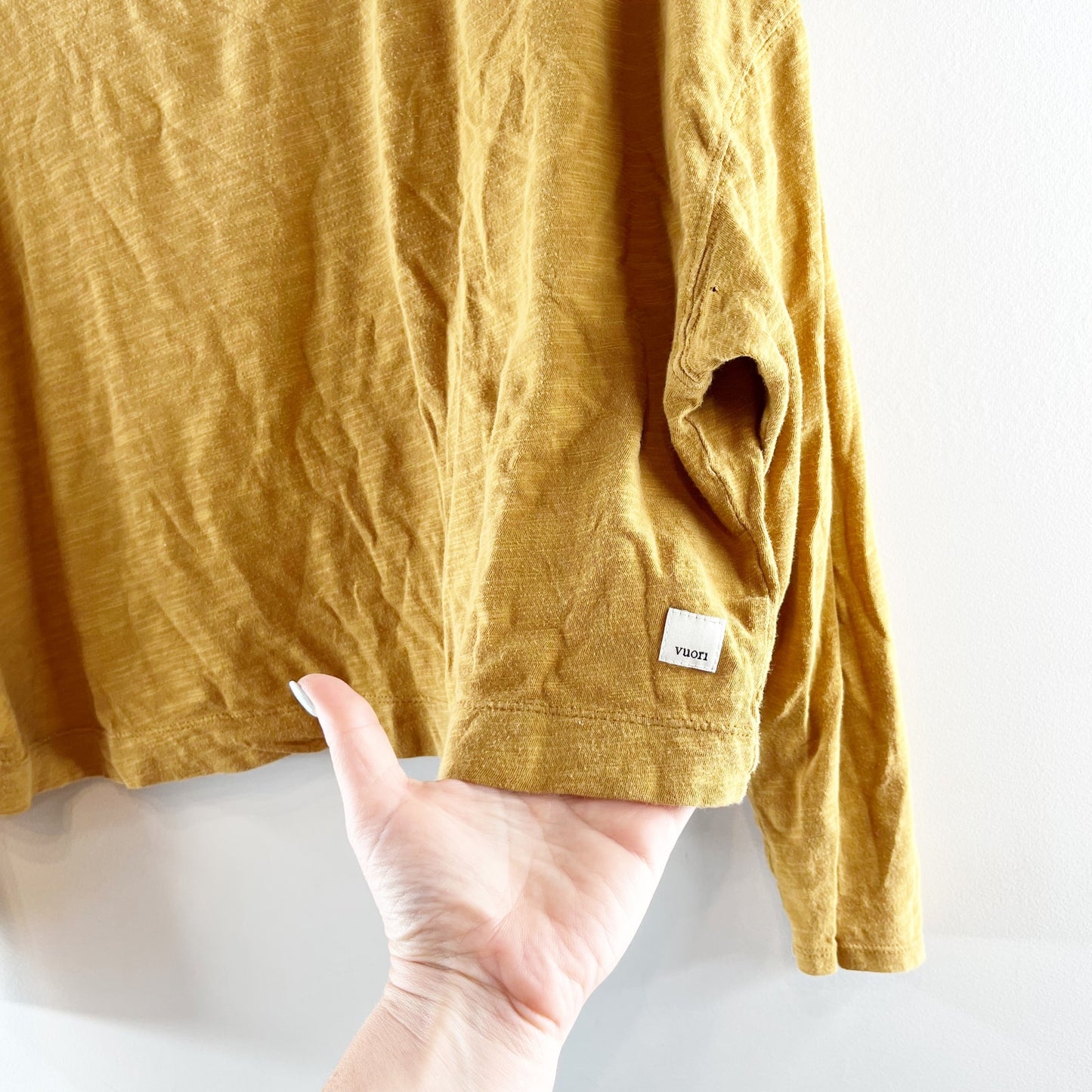 Vuori Crewneck Sundown Long Sleeve Tee Shirt in Golden Yellow Small