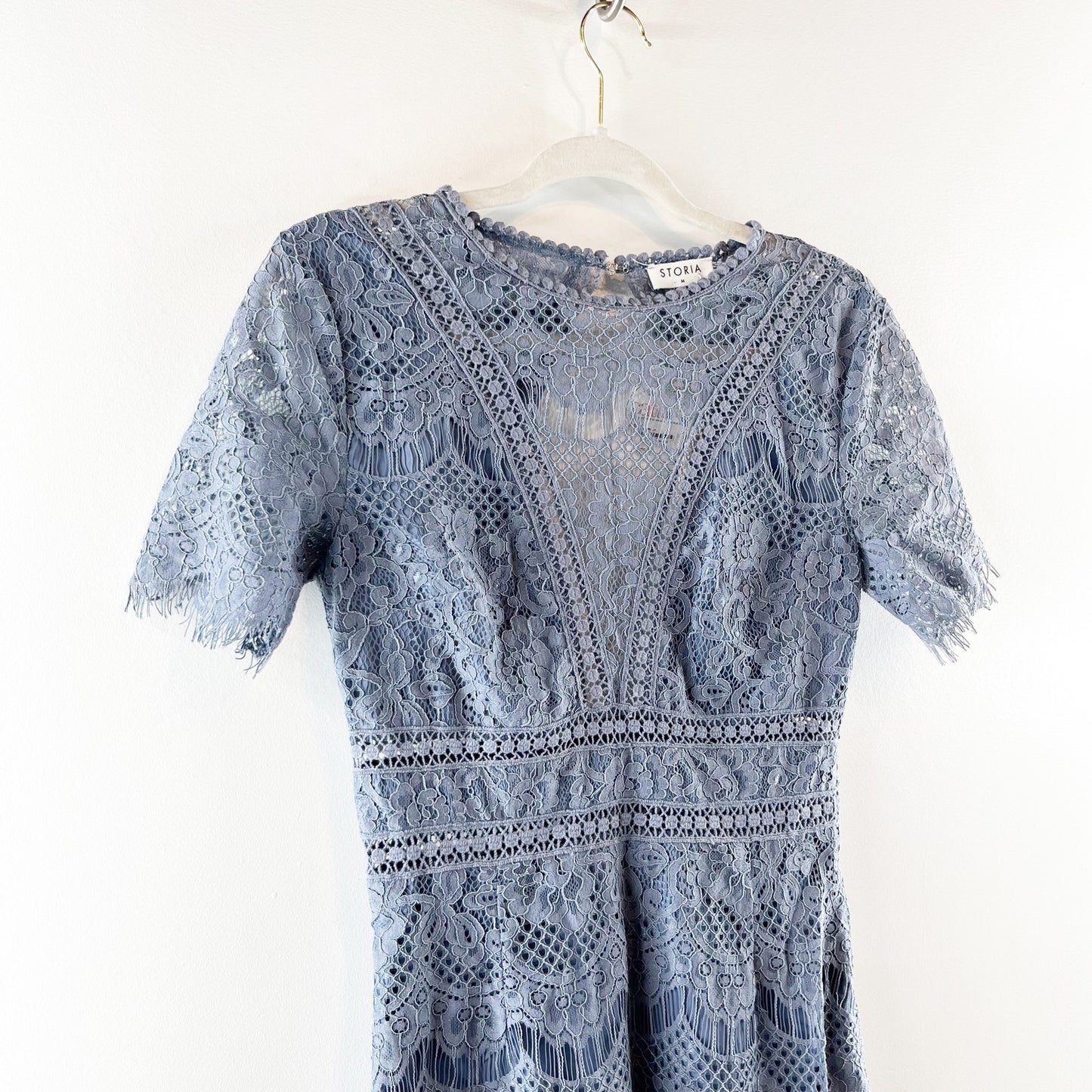 STORIA Henley Lace Short Sleeve Round Neck Keyhole Back Mini Dress Blue Medium