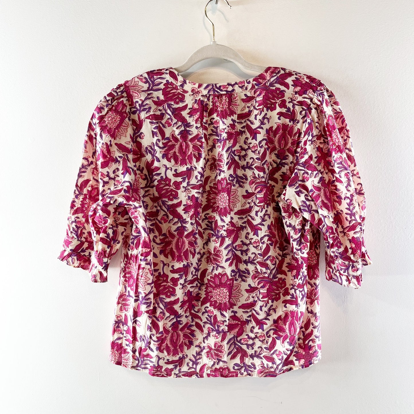 Evereve Floral 3/4 Sleeve Ruffle Trim V-Neck Blouse Top Pink White Small