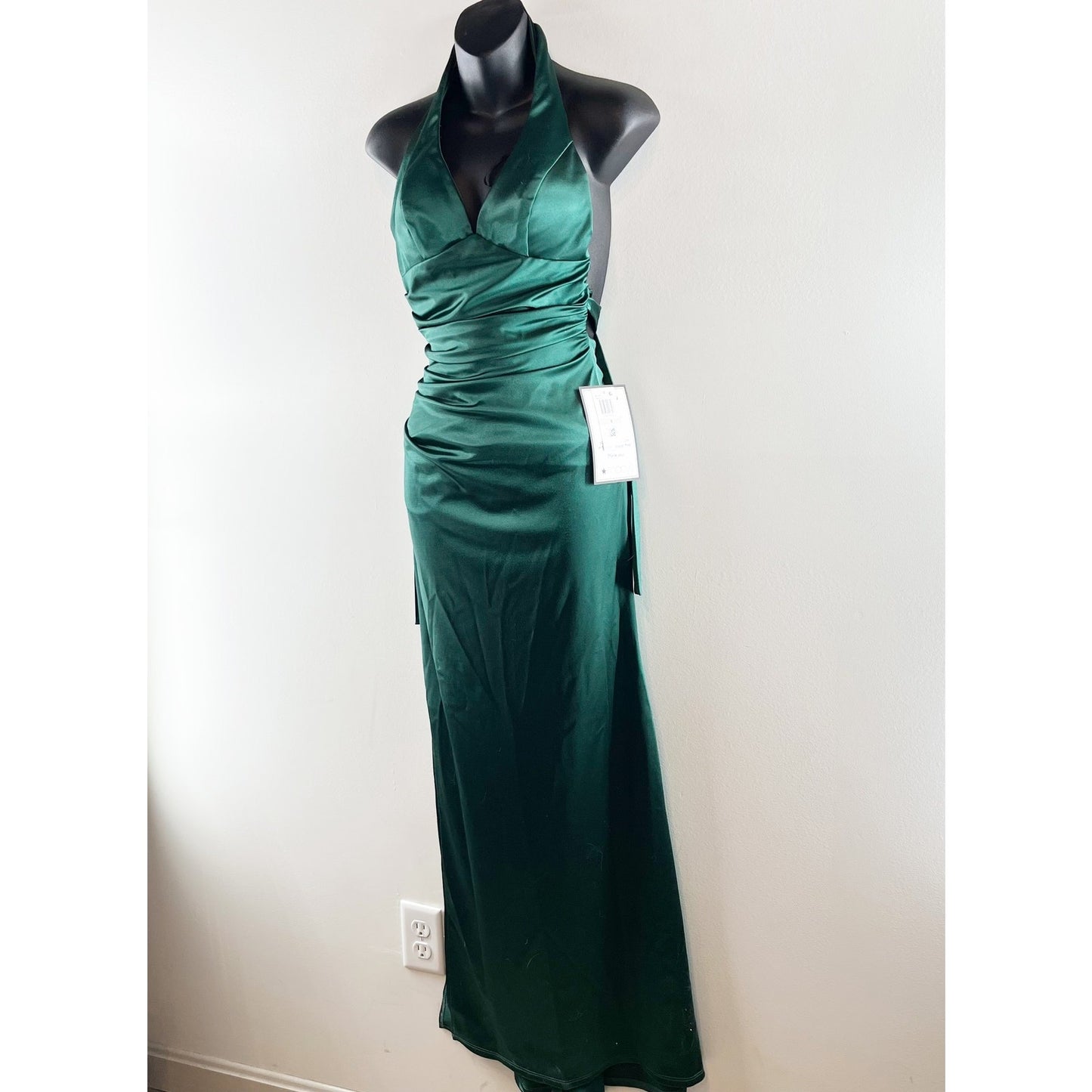 B. Darlin Sleeveless V-Neck Side Slit Satin X-Back Long Dress Hunter Green 0