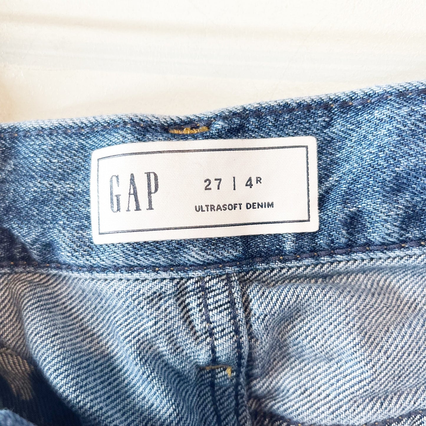 GAP 4" Mid Rise UltraSoft Relaxed Cutoff Jean Shorts Medium Indigo Blue 27 / 4