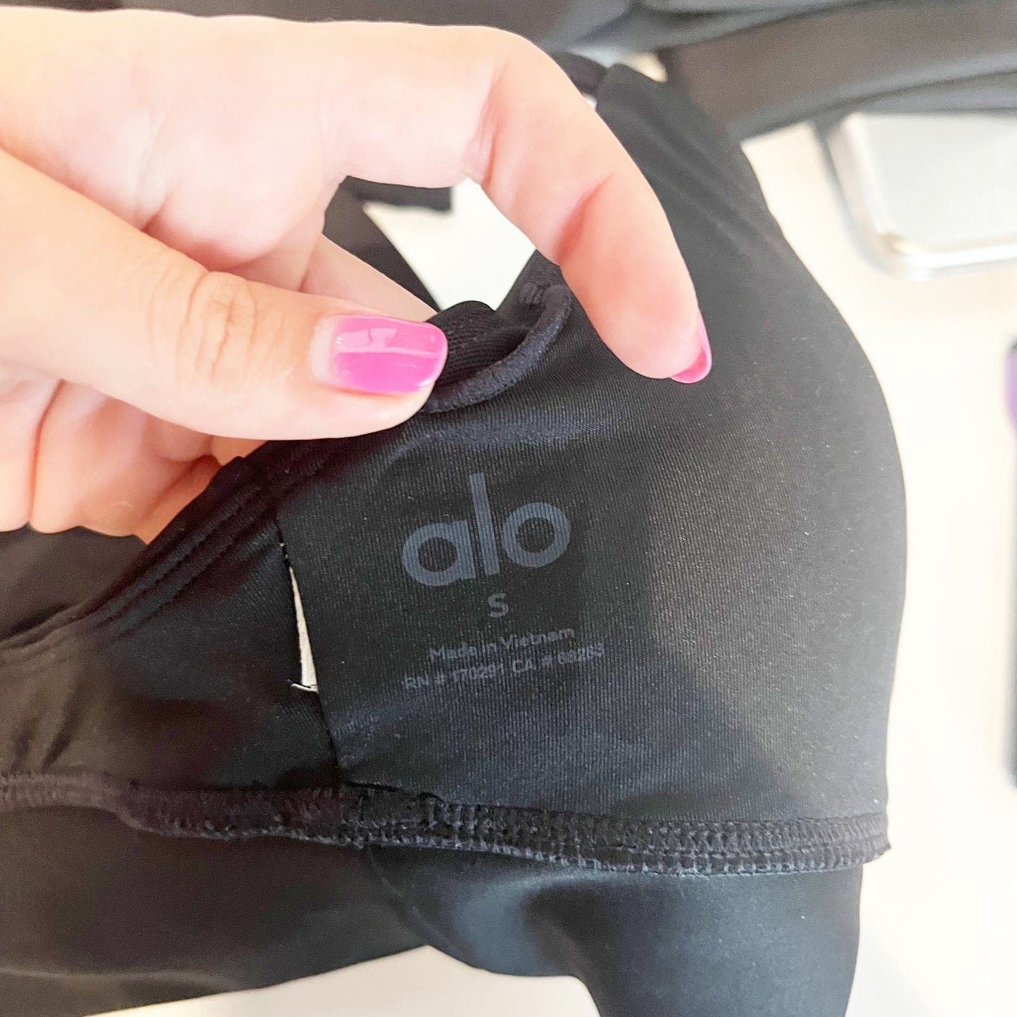 Alo Airlift Divine Ruched Center X Back Sports Bra Black Small