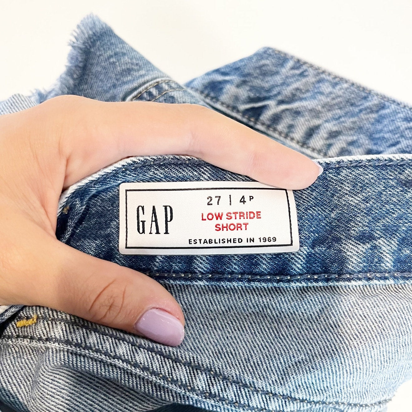 Gap Low Stride Frayed Hem Denim Cut-Off Jean Shorts Medium Indigo 27 Petie