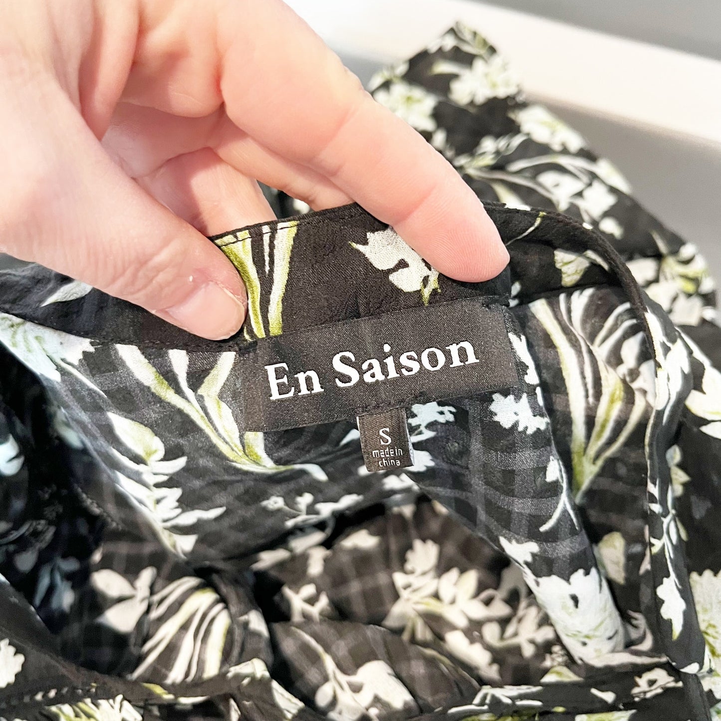 En Saison Long Sleeve Floral Ruffle Blouse Top Black Small