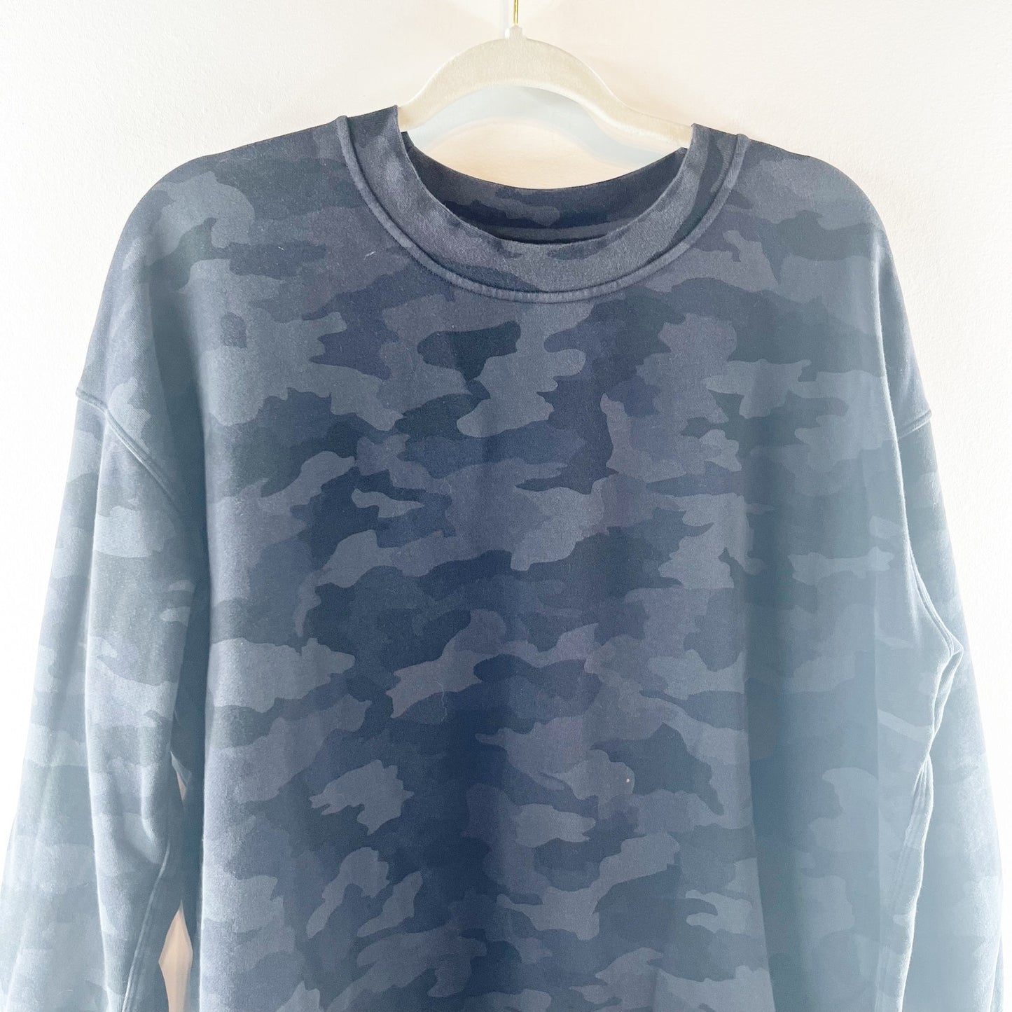 Lululemon Perfectly Oversized Crew Heritage 365 Camo Deep Coal Multi Black Large