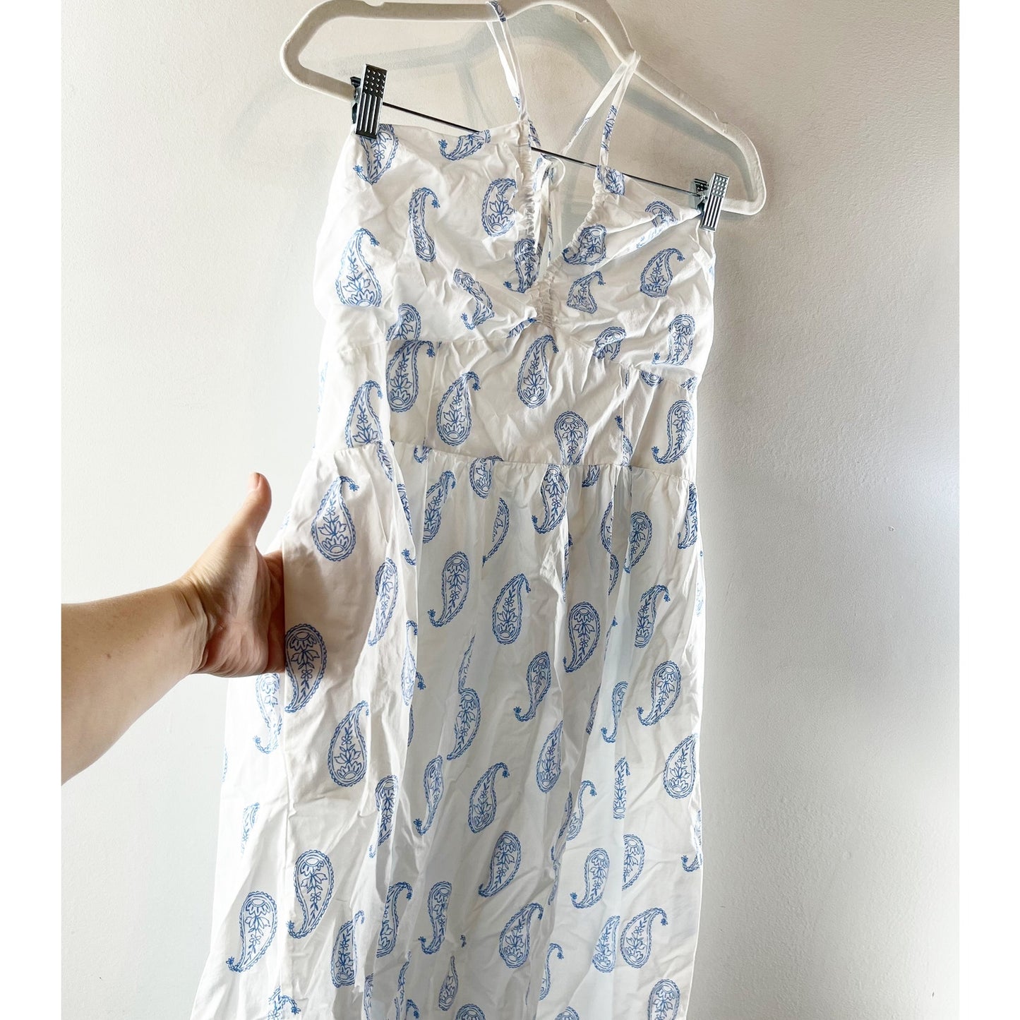 Universal Thread Halter Neck Maxi Dress White Light Blue Paisley Large