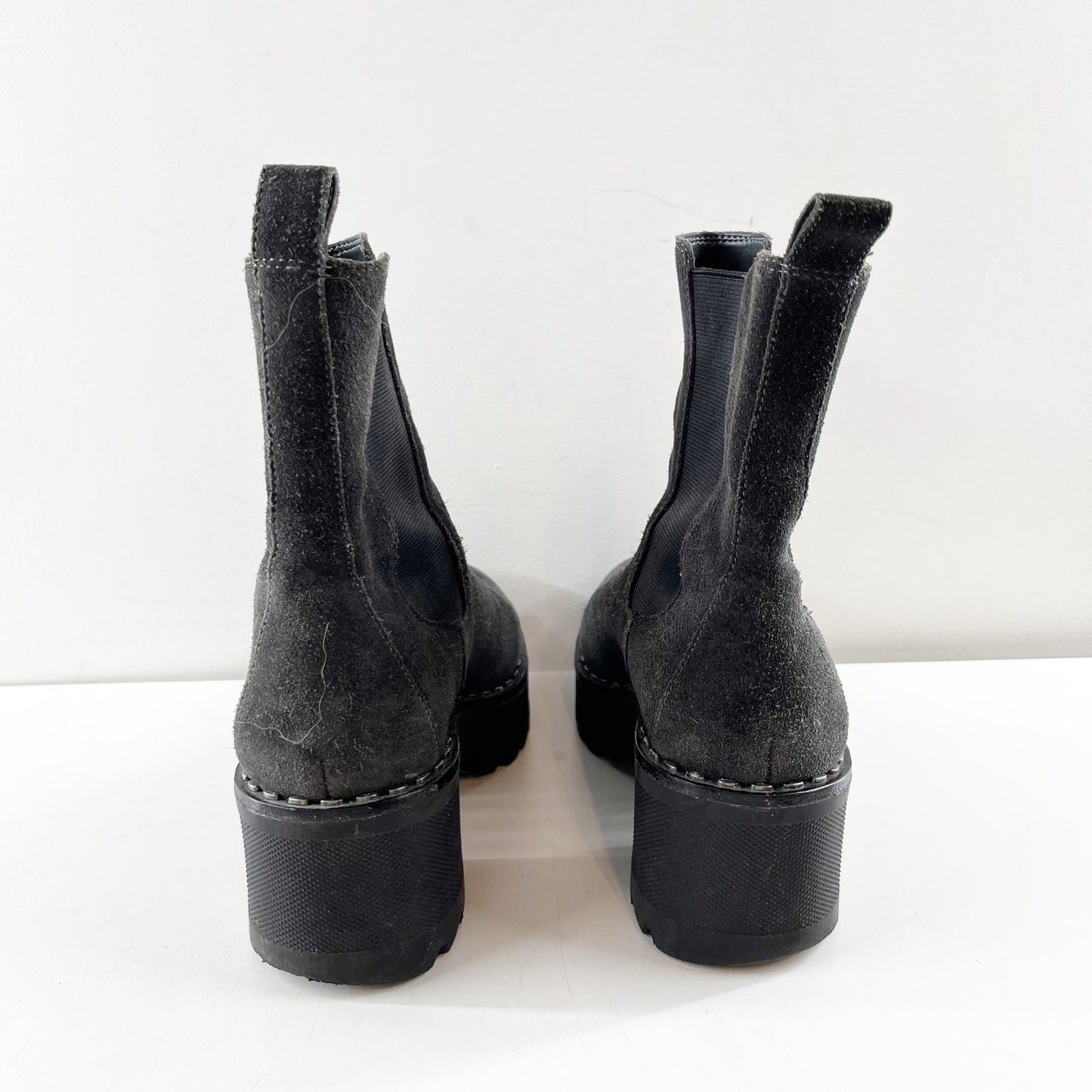 Vince Camuto Chunky Madisha Suede Pull On Chelsea Boots Gray 7