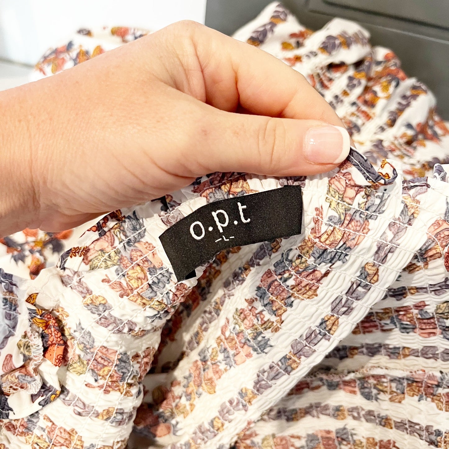 o.p.t Floral Daphne Puff Sleeve Smocked Tiered Midi Sundress White Pink Large