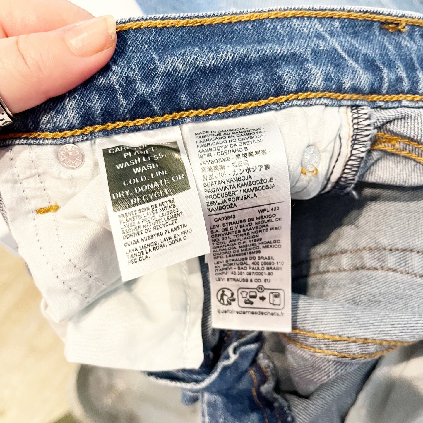 Levi's Premium High Rise Medium Wash Distressed Wedgie Bootcut Jeans 25