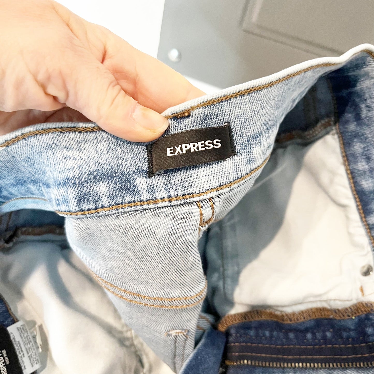 Express High Rise Cropped Flare Raw Hem Light Wash Jeans Blue 4
