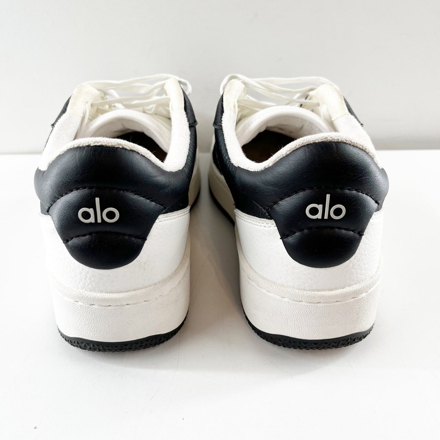 Alo Recovery Mode Casual Cushioned Lace Up Shoes Sneakers Black White 7