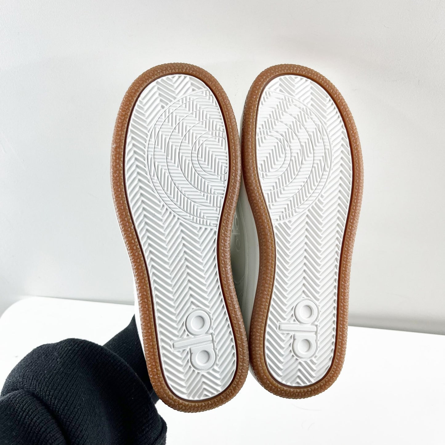 Alo Recovery Mode Casual Cushioned Lace Up Shoes Sneakers Natural White Gum 7