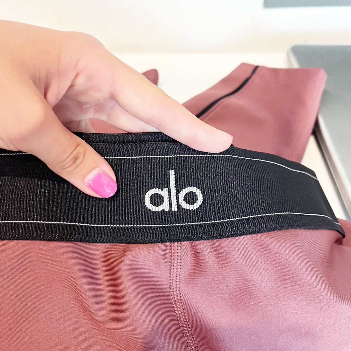 Alo Yoga Airlift High Waisted Suit Up Legging Pants Burgundy Truffle Small