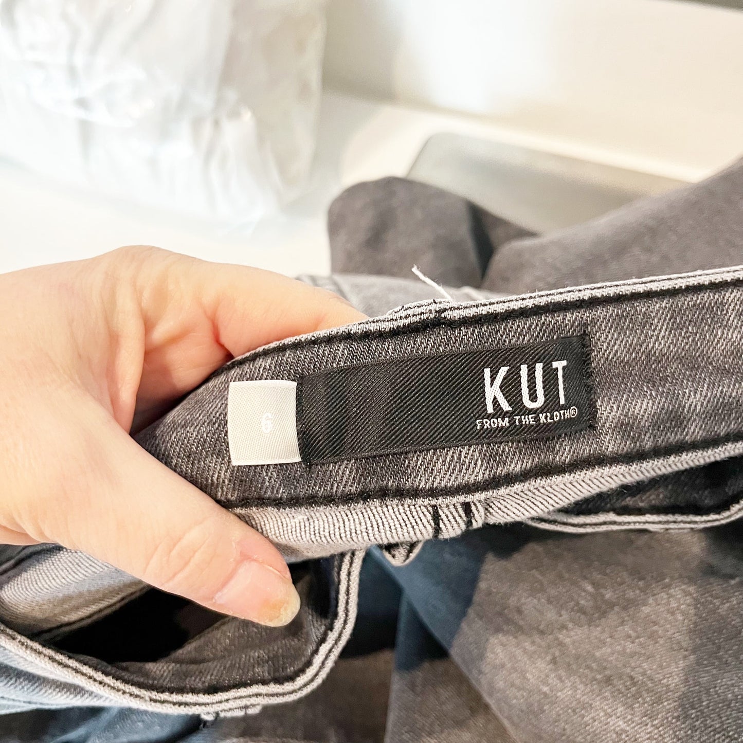 Kut From The Kloth Amy Button Fly Mid Rise Ankle Straight Leg Jeans Black 6