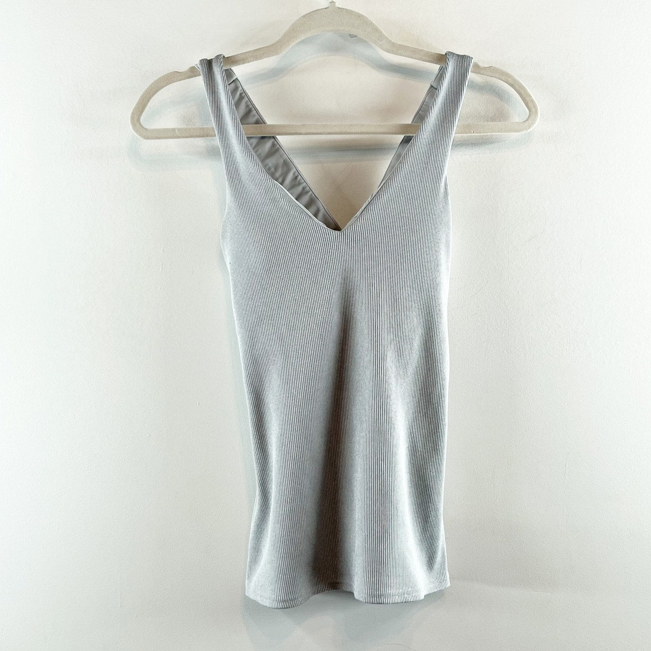 Alo Yoga Elevate Sleeveless V-Neck Cross-Back Tank Top Gray Medium