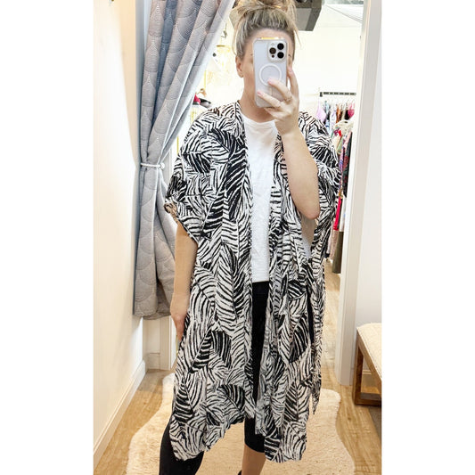 Cynthia Rowley Leaf Print Short Sleeve Midi Kimono Cover Up White Black One Size