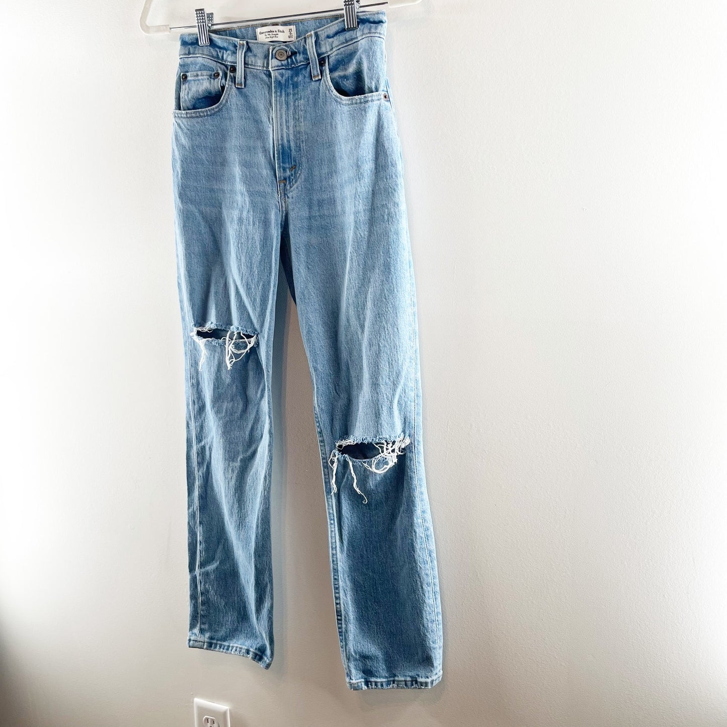 Abercrombie & Fitch Ultra High Rise 90s Denim Straight Jean Light Destroy 25 / 0