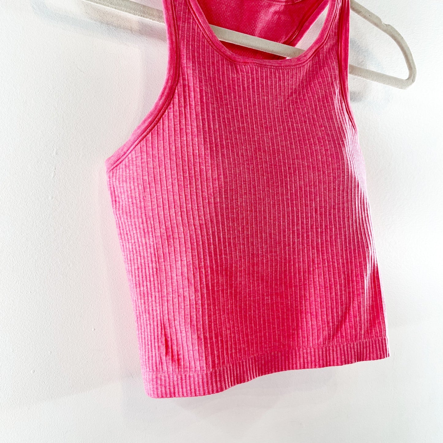 Lululemon Ebb to Street Cropped Racerback Tank Top Lip Gloss 6