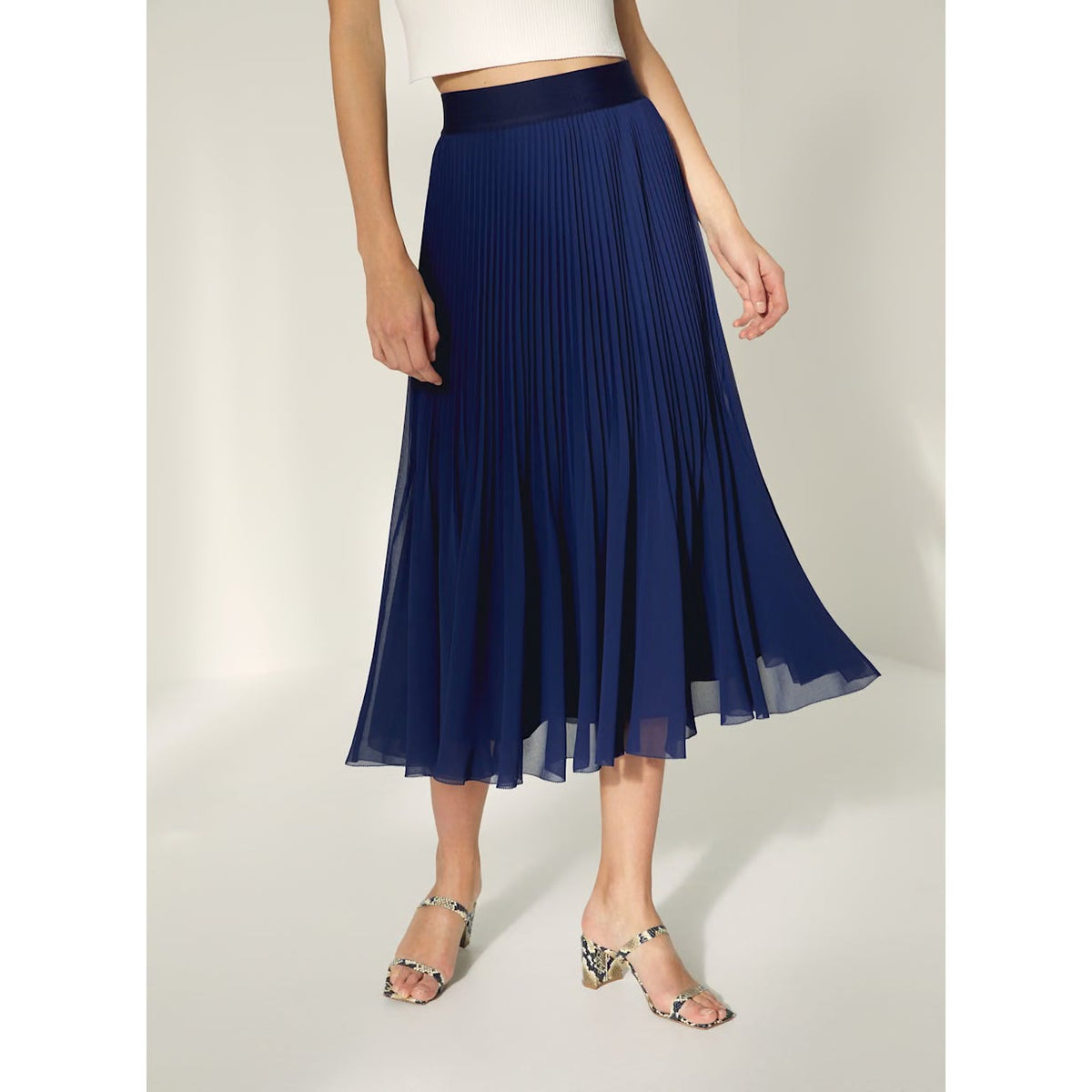 Wilfred by Aritzia Twirl High Waisted Pleated Chiffon Midi Skirt Navy Blue Small