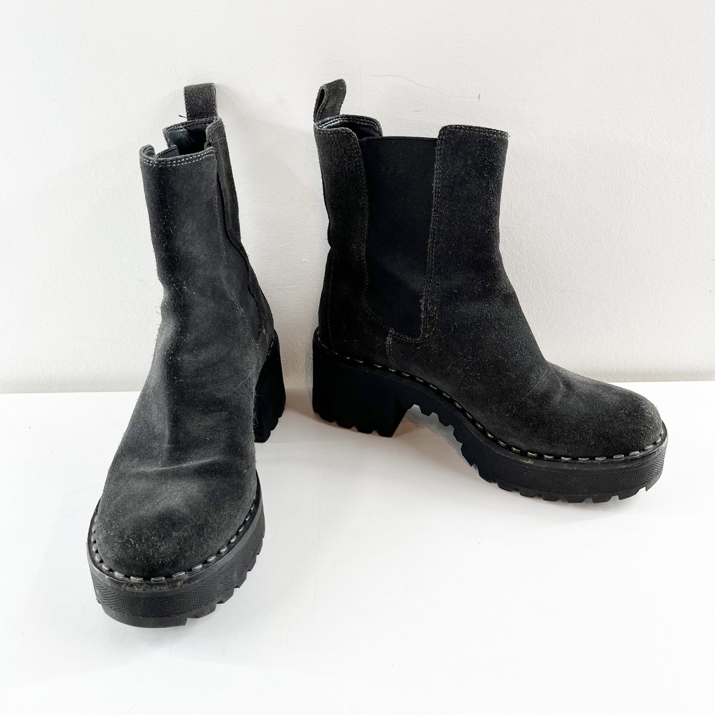 Vince Camuto Chunky Madisha Suede Pull On Chelsea Boots Gray 7