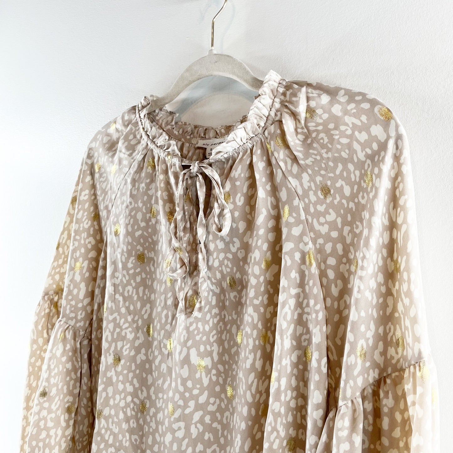 Blu Pepper Lost In Translation Printed Long Sleeve Peasant Blouse Beige Small