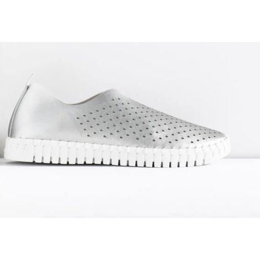Ilse Jacobsen Tulip Metallic Silver Slip-On Flats 39 / US 8.5
