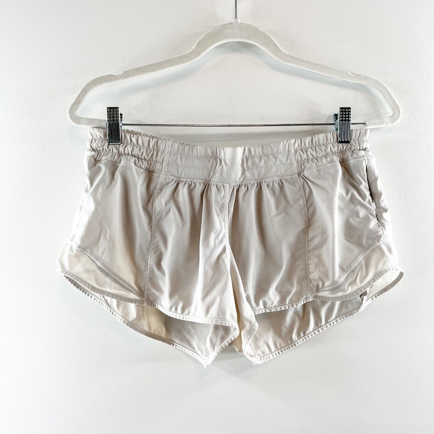 Lululemon Hotty Hot Short II 2.5" White Barely Beige 8