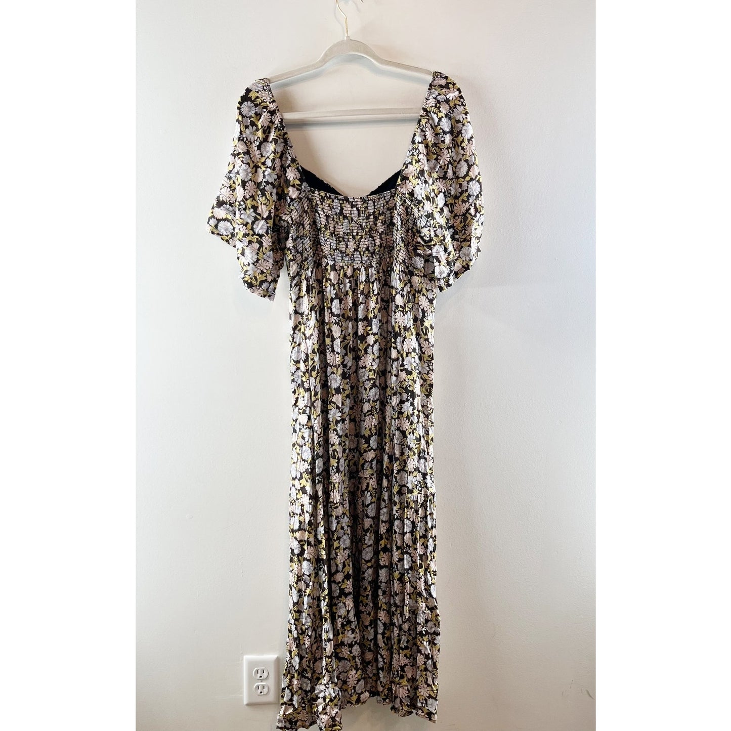 Saltwater Luxe Kathryn Floral Short Puff Sleeve Midi Dress Tan Large