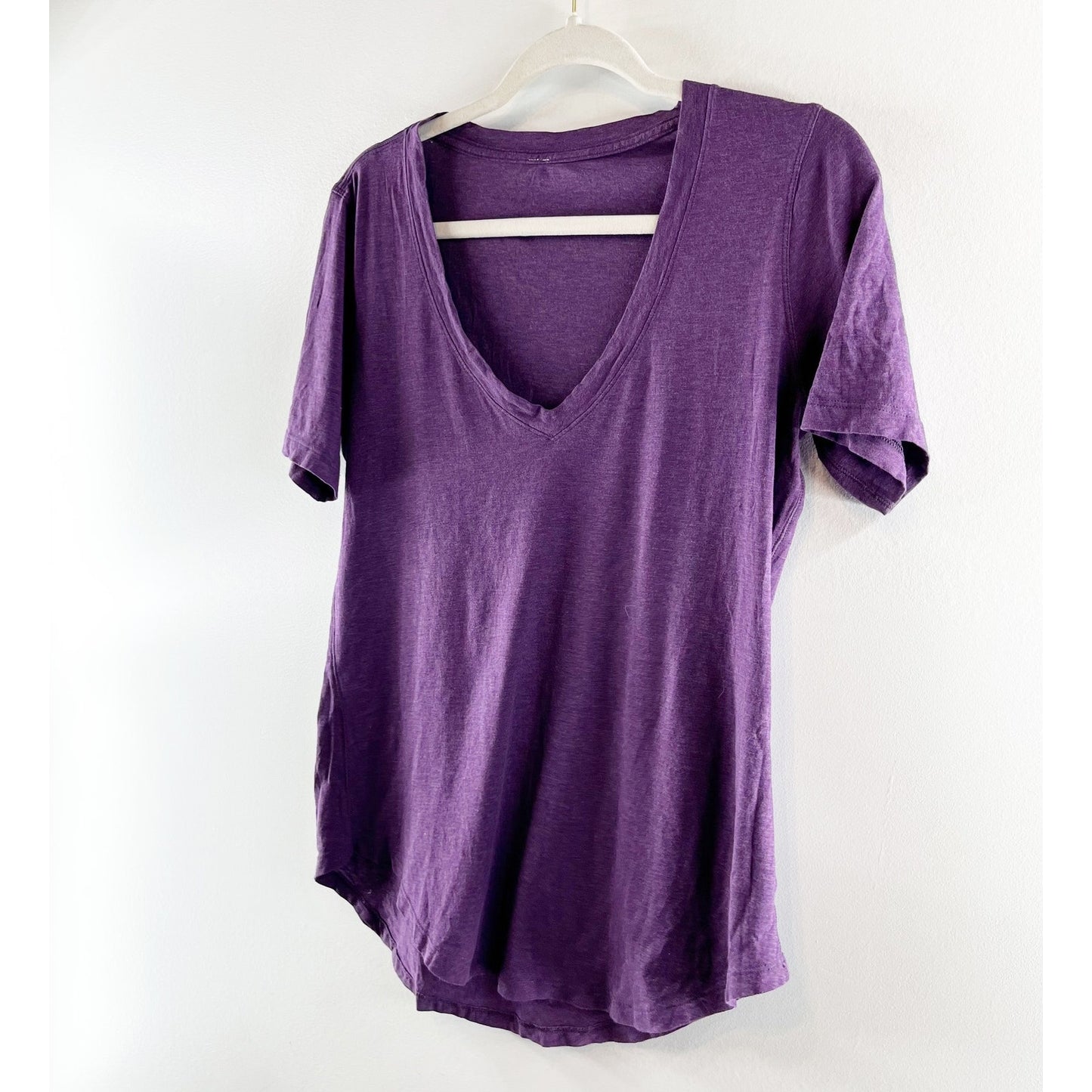 Lululemon Athletica Love Short Sleeve V-Neck Training Tee Purple Medium