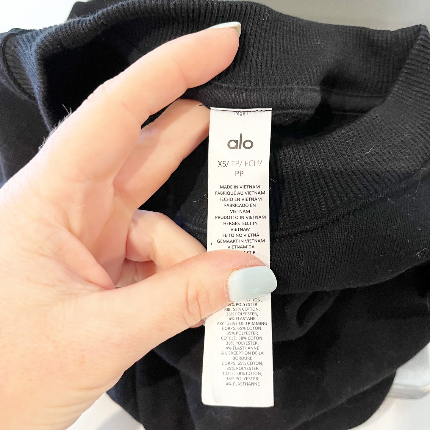 Alo Yoga Accolade Long Sleeve Crewneck Cropped Pullover Sweatshirt Black XS