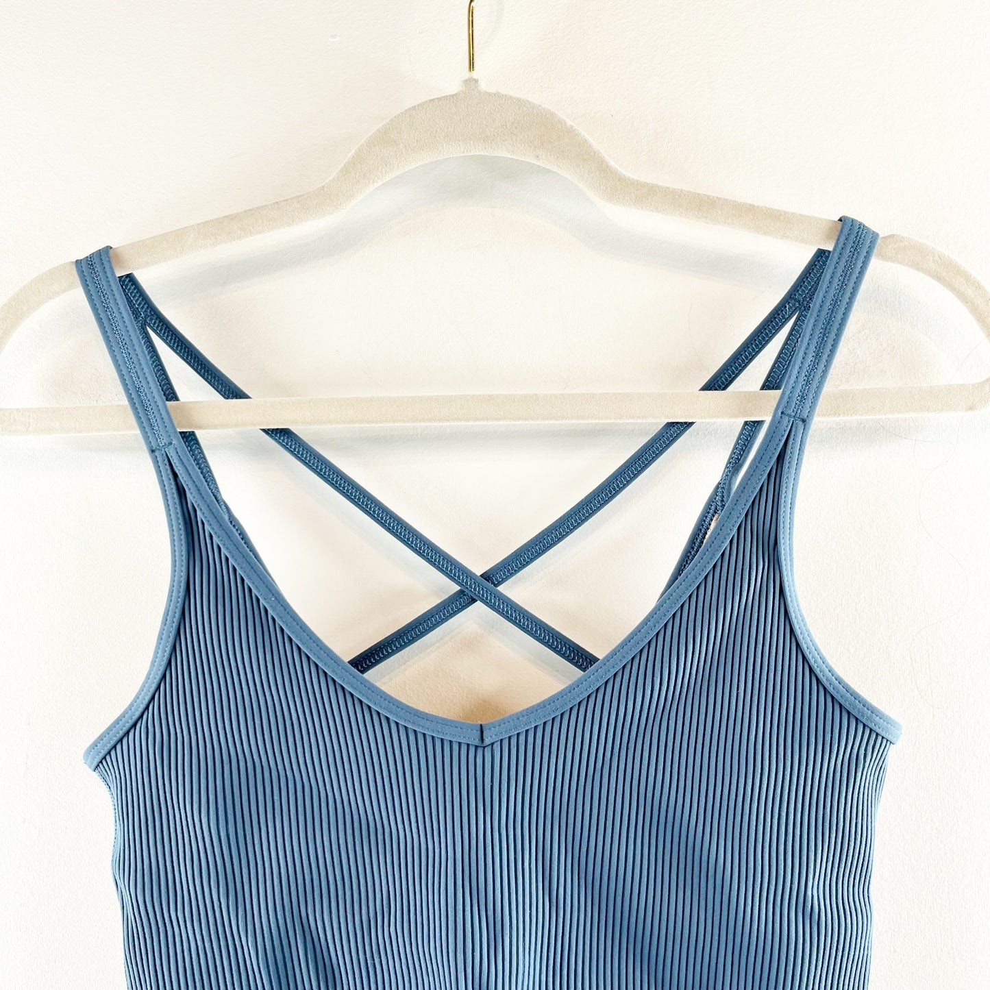 Vuori Rib Cropped Tank Top Built in Shelf Bra Strappy Back Pool Blue Small