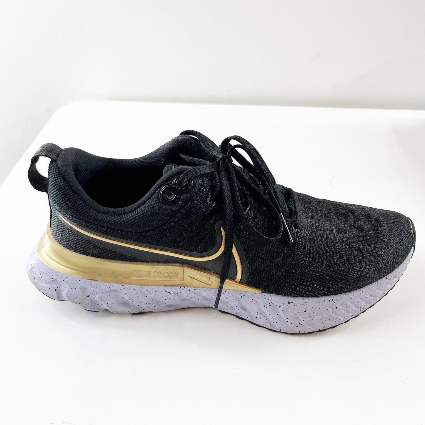 Nike React Infinity Run Flyknit 2 Low Top Sneakers Black Metallic Gold 8.5