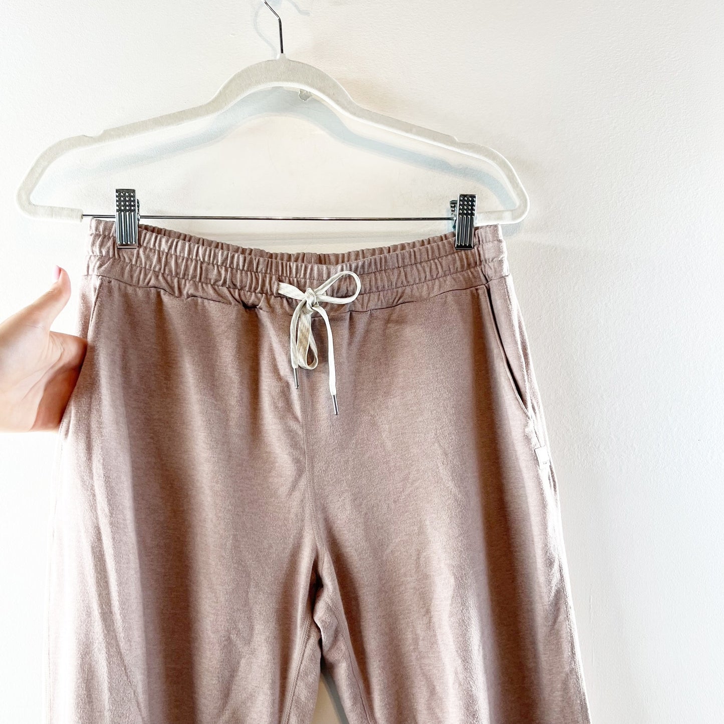 Vuori Performance Jogger Sweatpants Dusty Rose Pink Medium