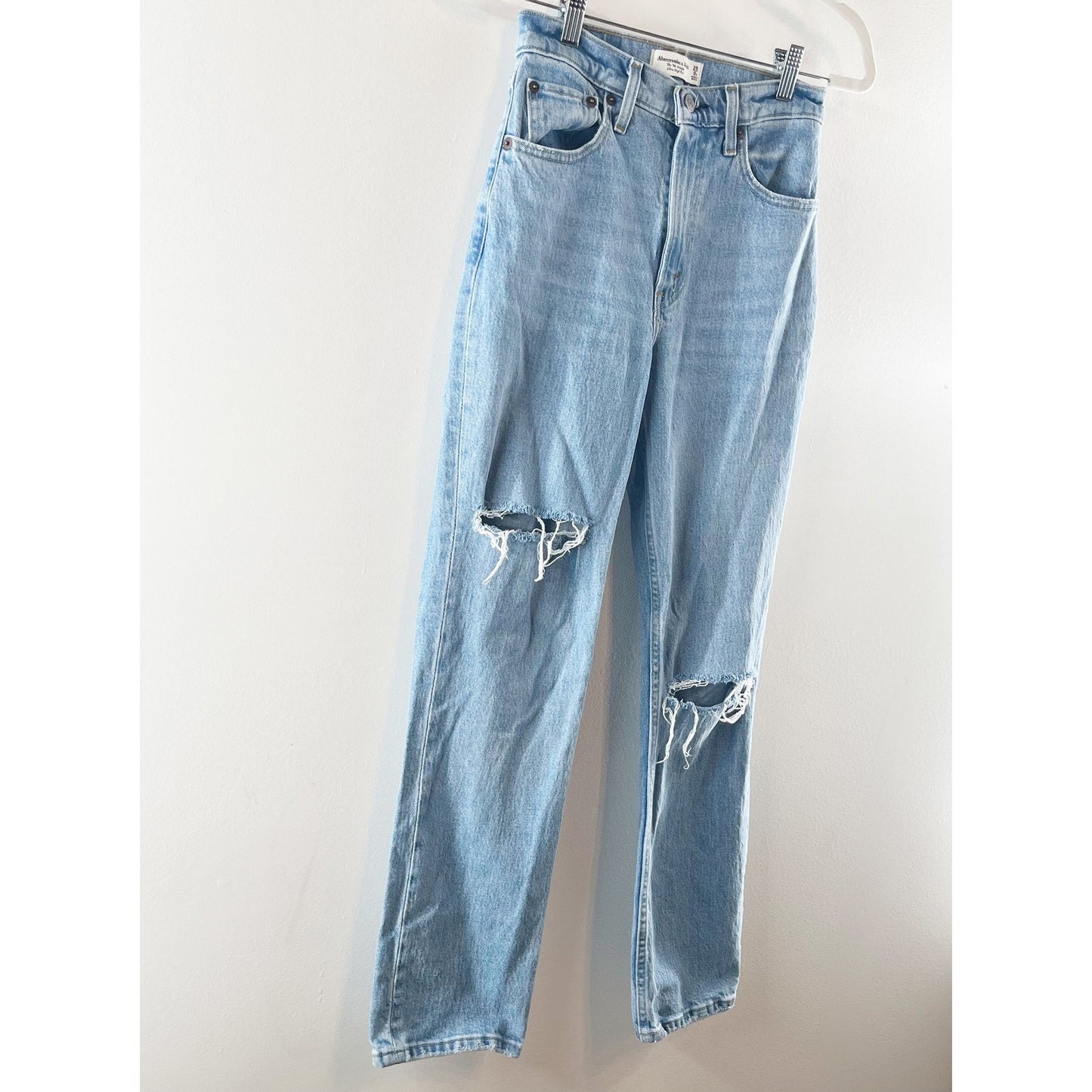 Abercrombie & Fitch Ultra High Rise 90s Denim Straight Jean Light Destroy 25 / 0