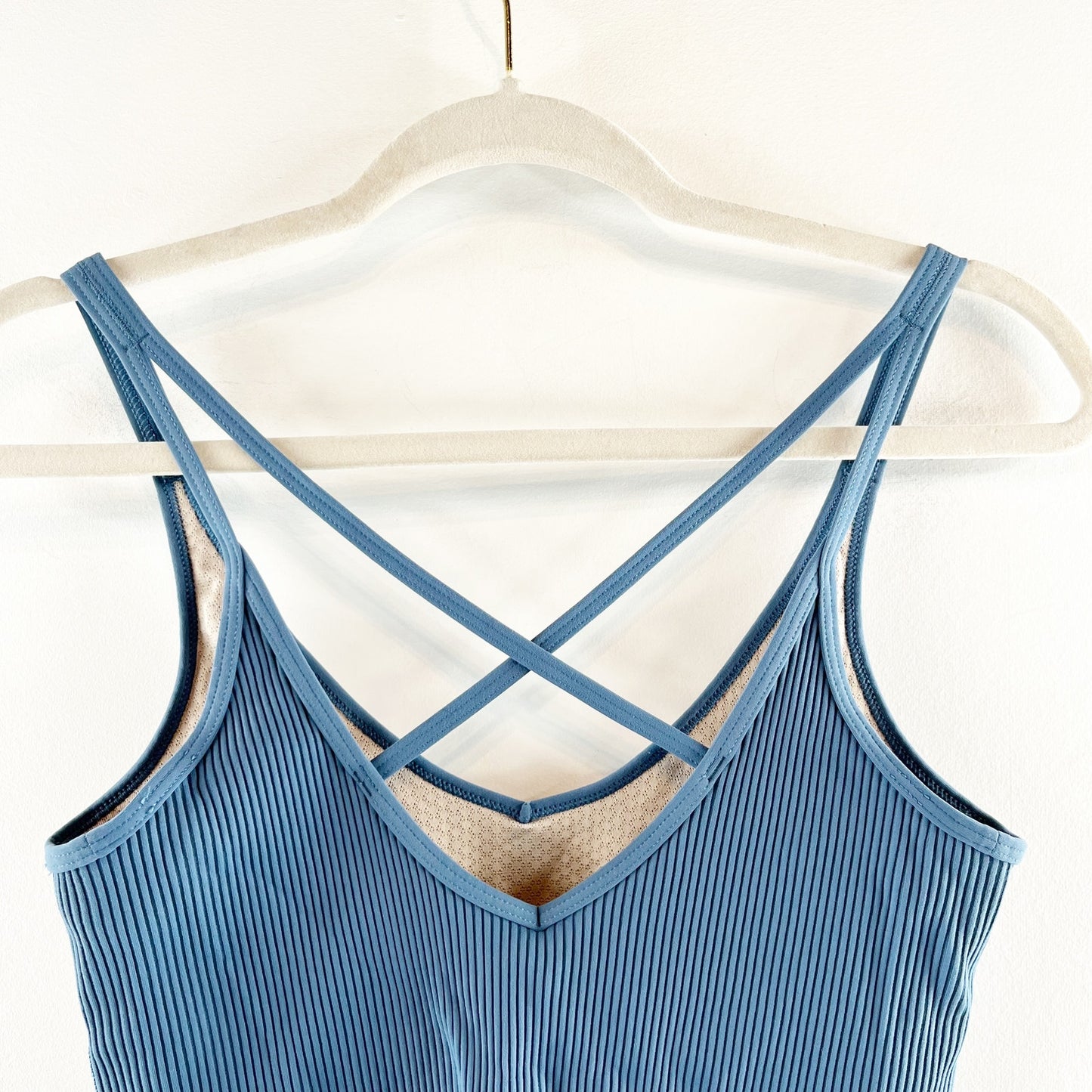 Vuori Rib Cropped Tank Top Built in Shelf Bra Strappy Back Pool Blue Small