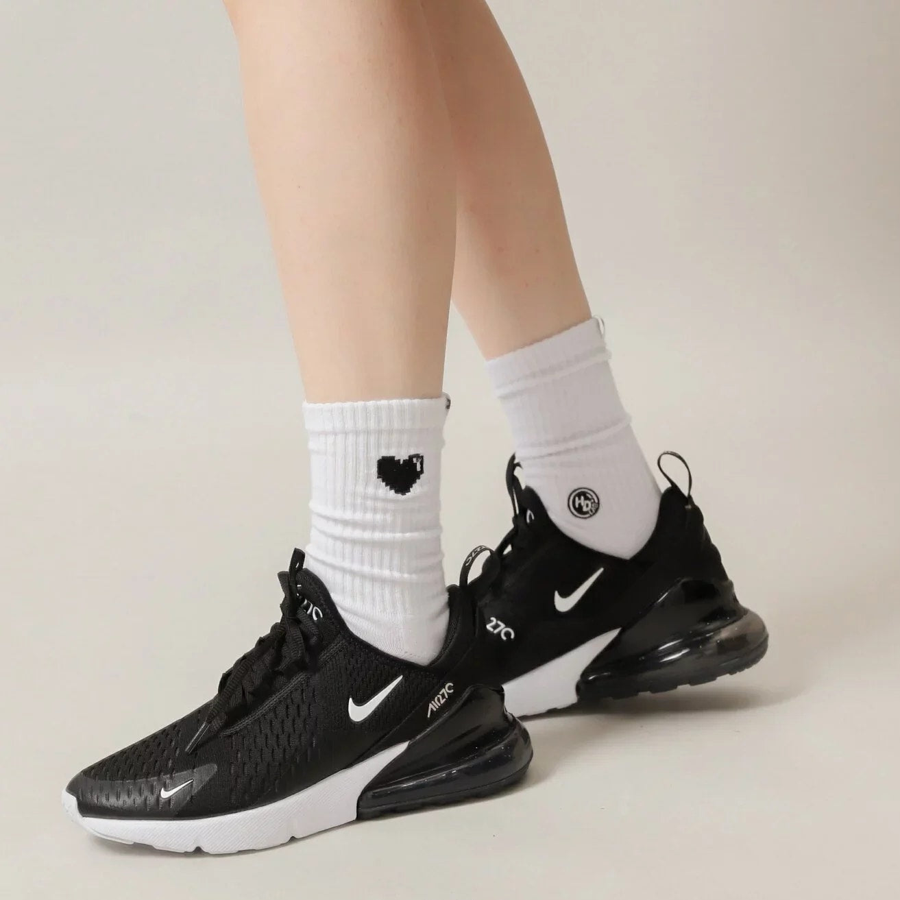 Nike Air Max 270 Low Top Running Sneakers Black White 9.5