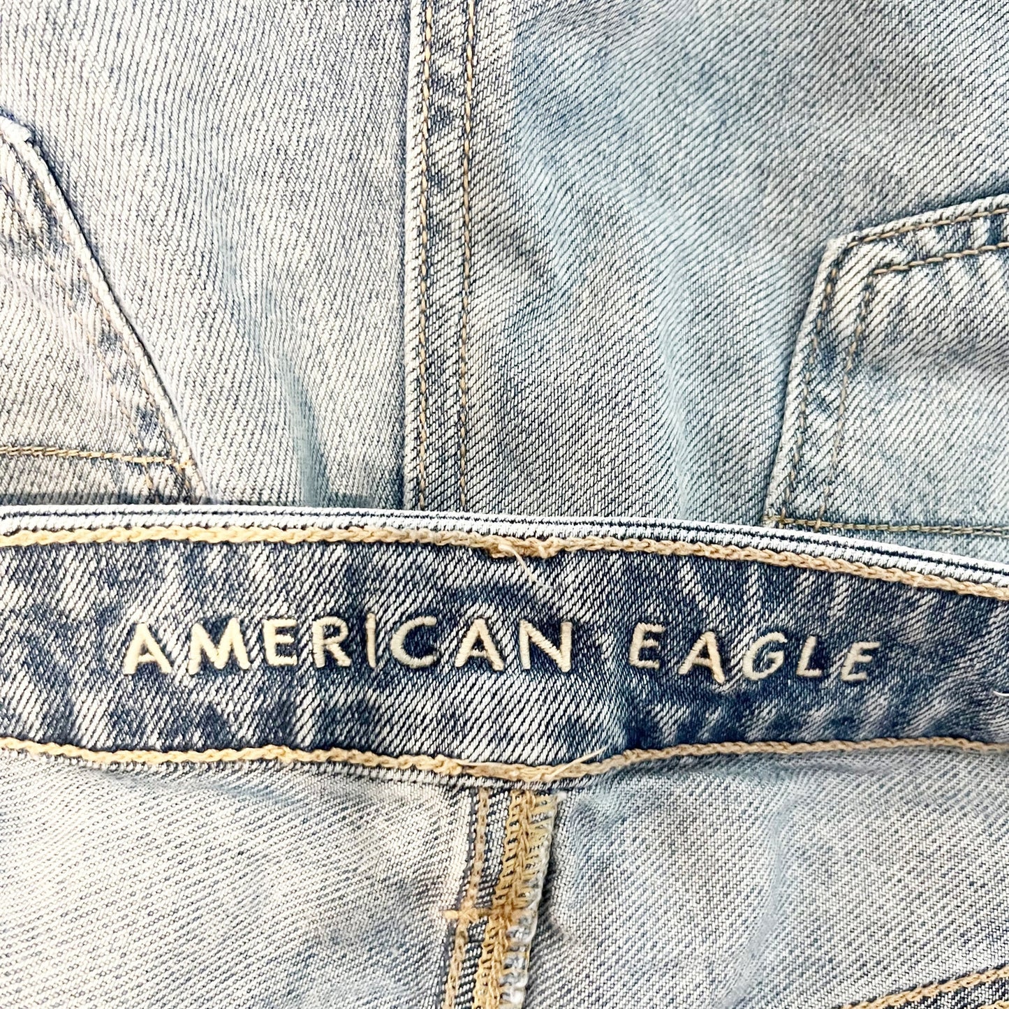 American Eagle High Rise Distressed Mom Straight Leg Jeans Light Wash Blue 2