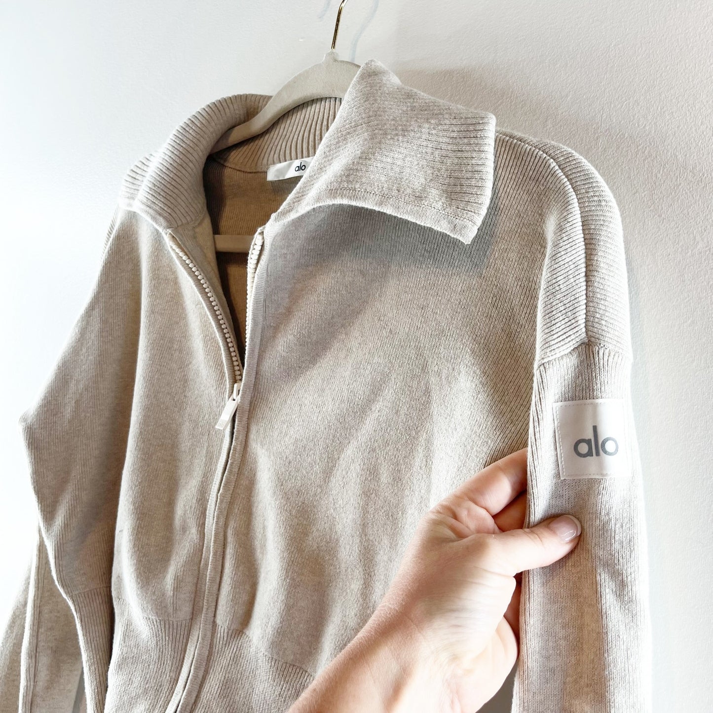 Alo Scholar Knit Cropped Full Zip Jacket Sweater Oatmeal Heather Tan XS
