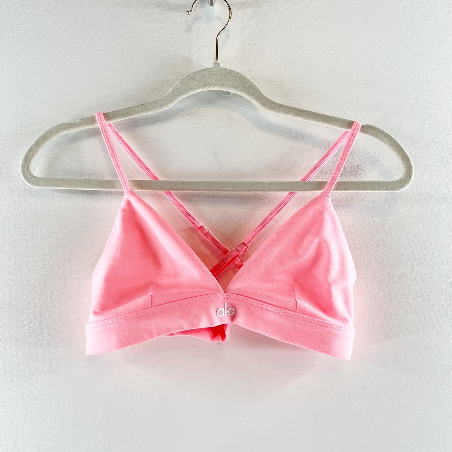 Alo Splendor Bra in Neon Bubblegum Pink Small