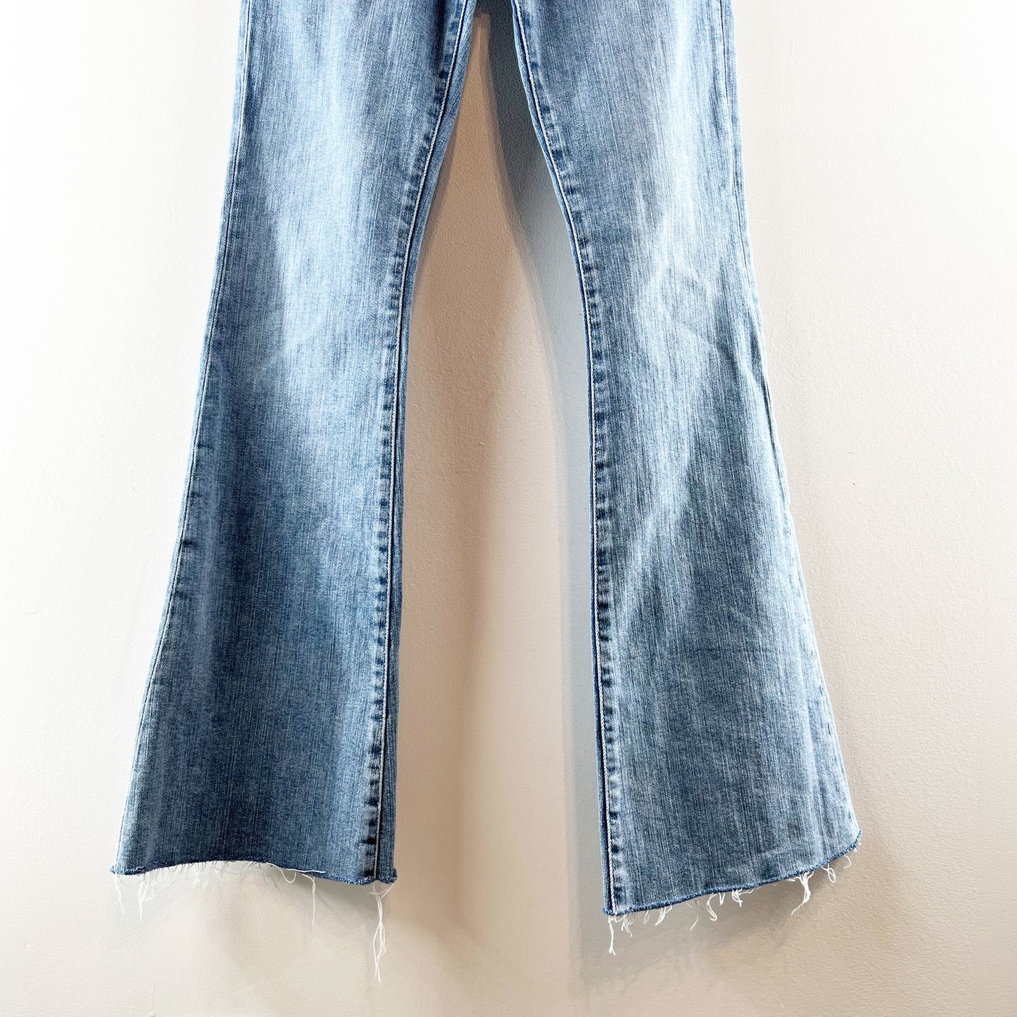 FRAME Le Super High Flare Raw Hem Frayed Jeans Blue 25 / 0