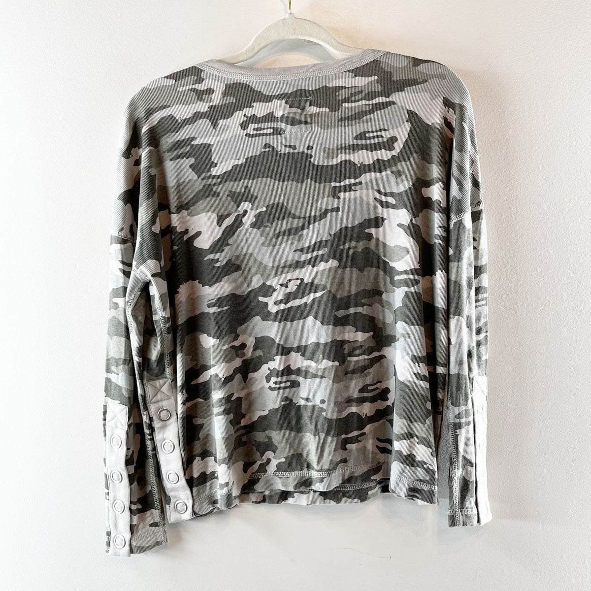 Chaser Camo Print Long Sleeve Scoopneck Top Green XS