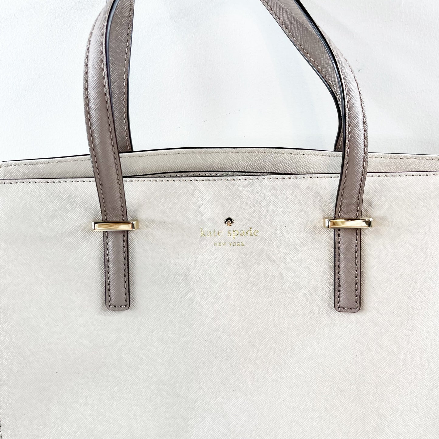 Kate Spade New York Pebble Cedar Street Hayden Handbag Crisp Linen Cement Gold