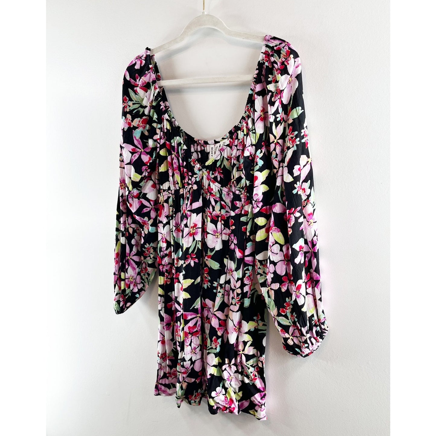 Roxy Long Sleeve V Neck Floral Sweetest Shores Mini Dress Black Pink Medium