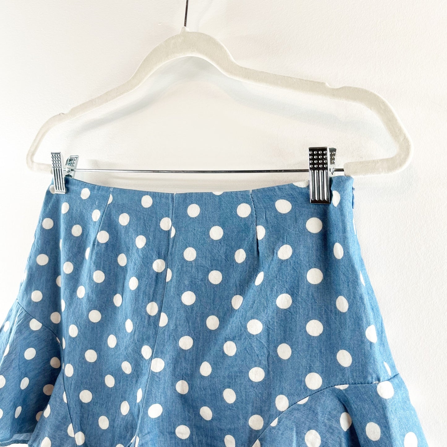 AQUA Polka Dot Ruffle Hem Flutter Denim Shorts Blue White Medium