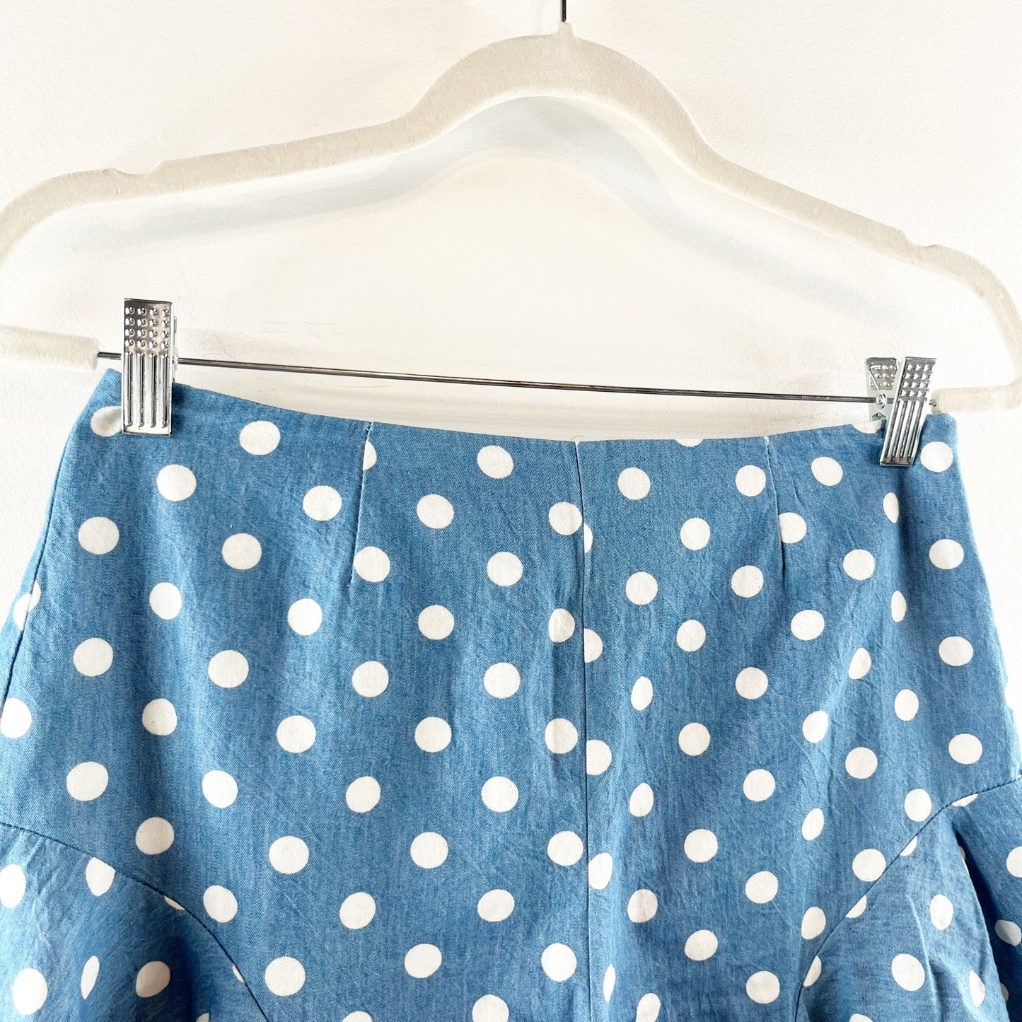 AQUA Polka Dot Ruffle Hem Flutter Denim Shorts Blue White Medium