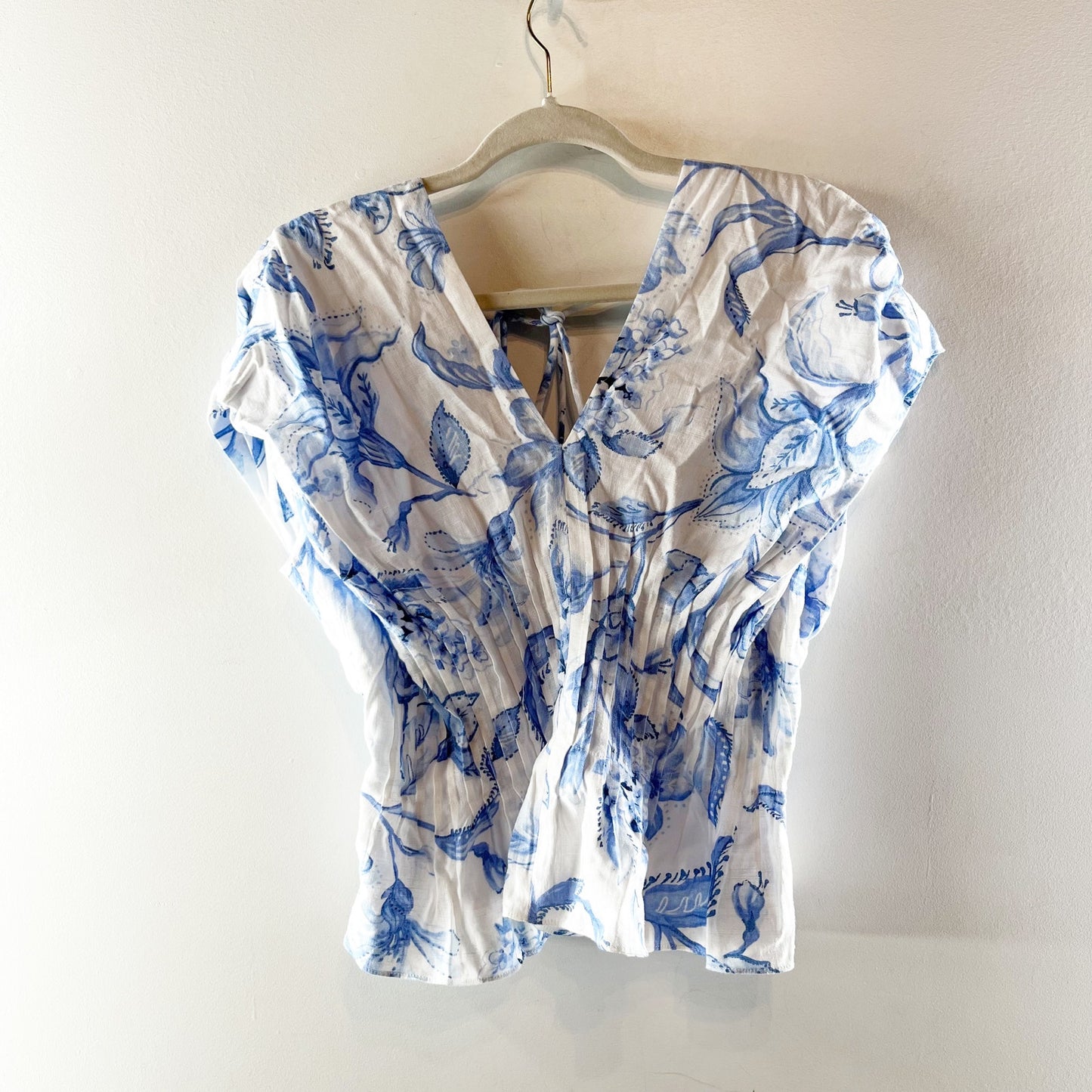 Parker Floral Print Short Sleeve V-Neck Ruched Blouse Top Lucent White Blue 0