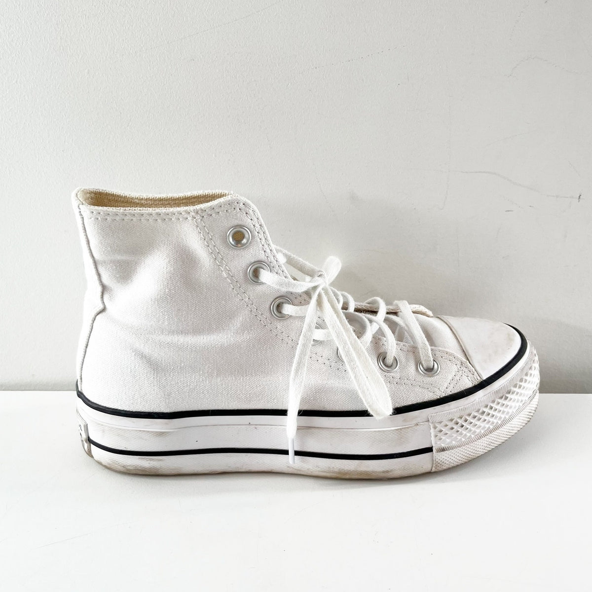 Converse Chuck Taylor High Top Lace Up Platform Sneakers White 6