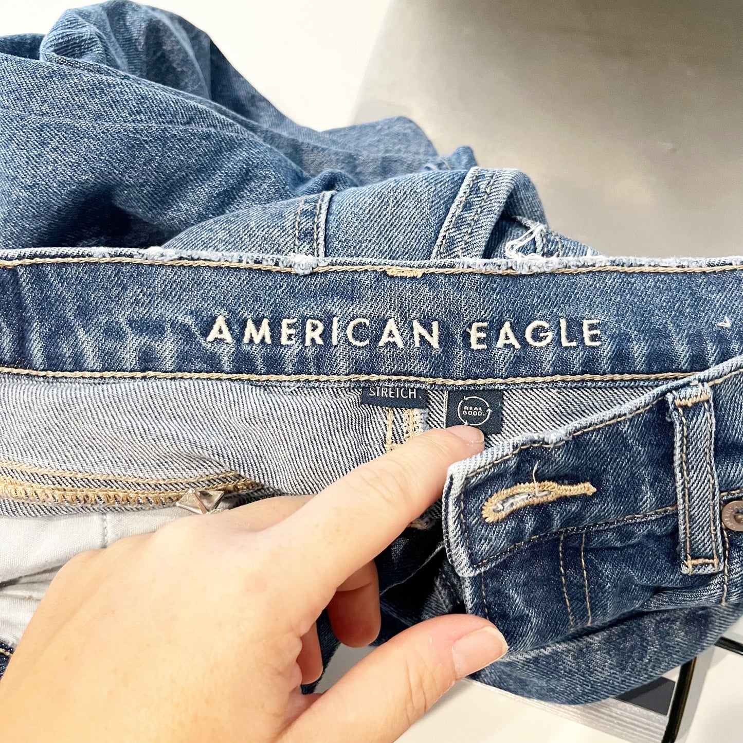 American Eagle Super High Rise Straight Leg Jeans Medium Wash Blue 4 Petite