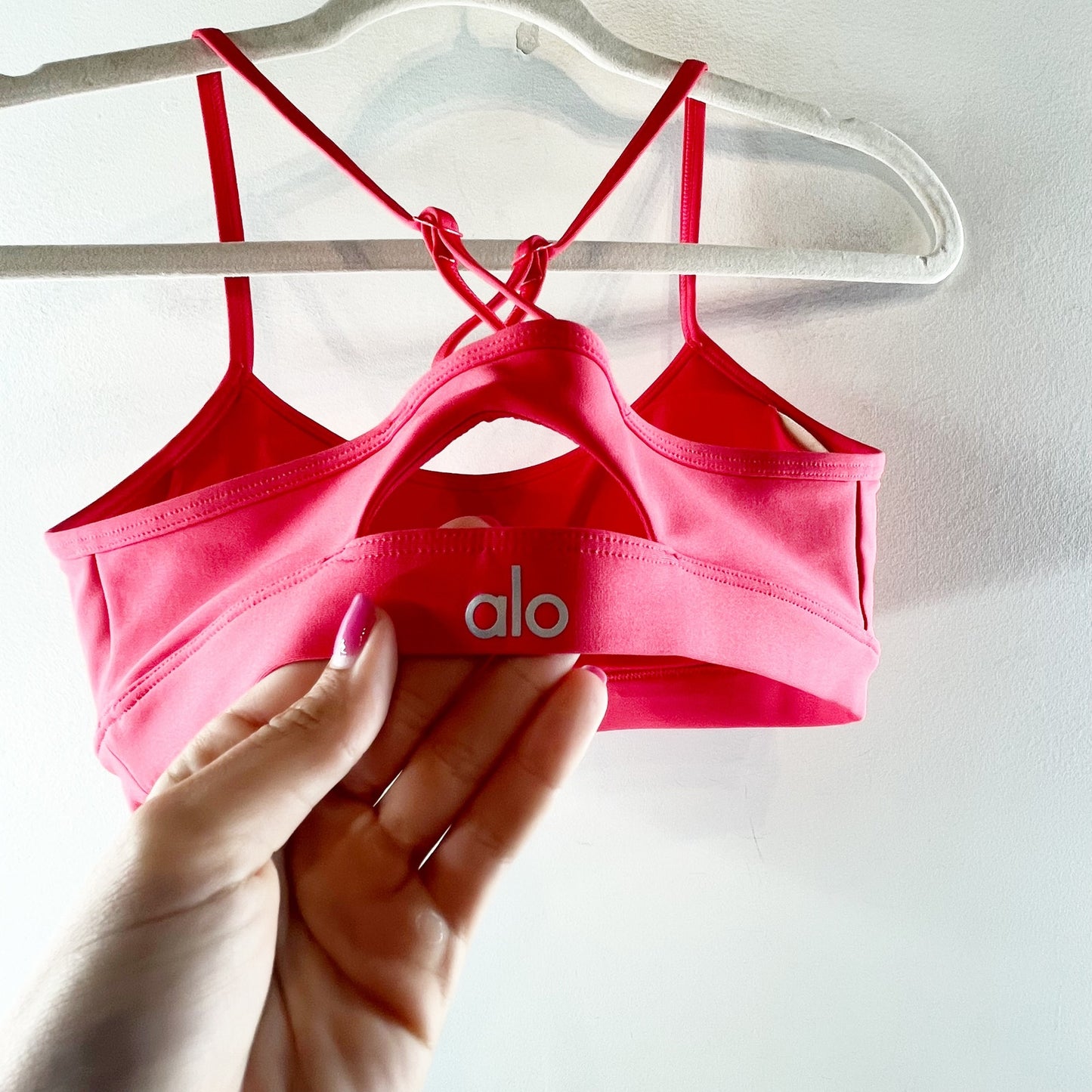 Alo Yoga Airlift Intrigue Crossback Strap Sports Bra Candy Red Small