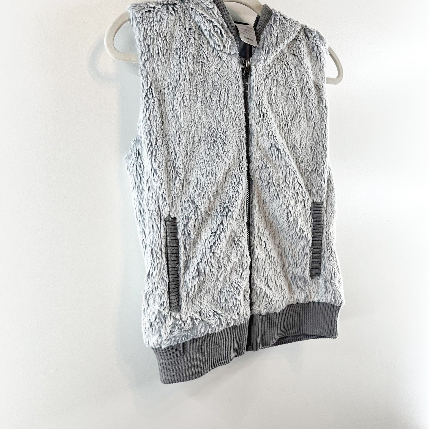 Patagonia Conejo Fuzzy Fleece Faux Fur Hooded Vest Gray Small